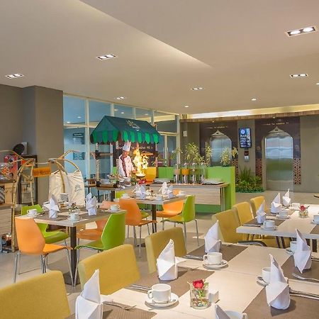Khas Gresik Hotel Екстериор снимка