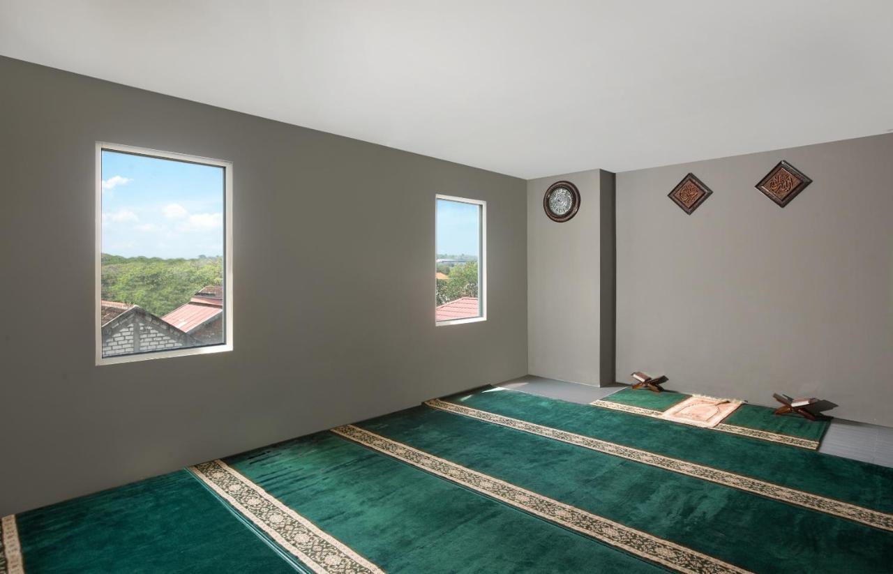Khas Gresik Hotel Екстериор снимка