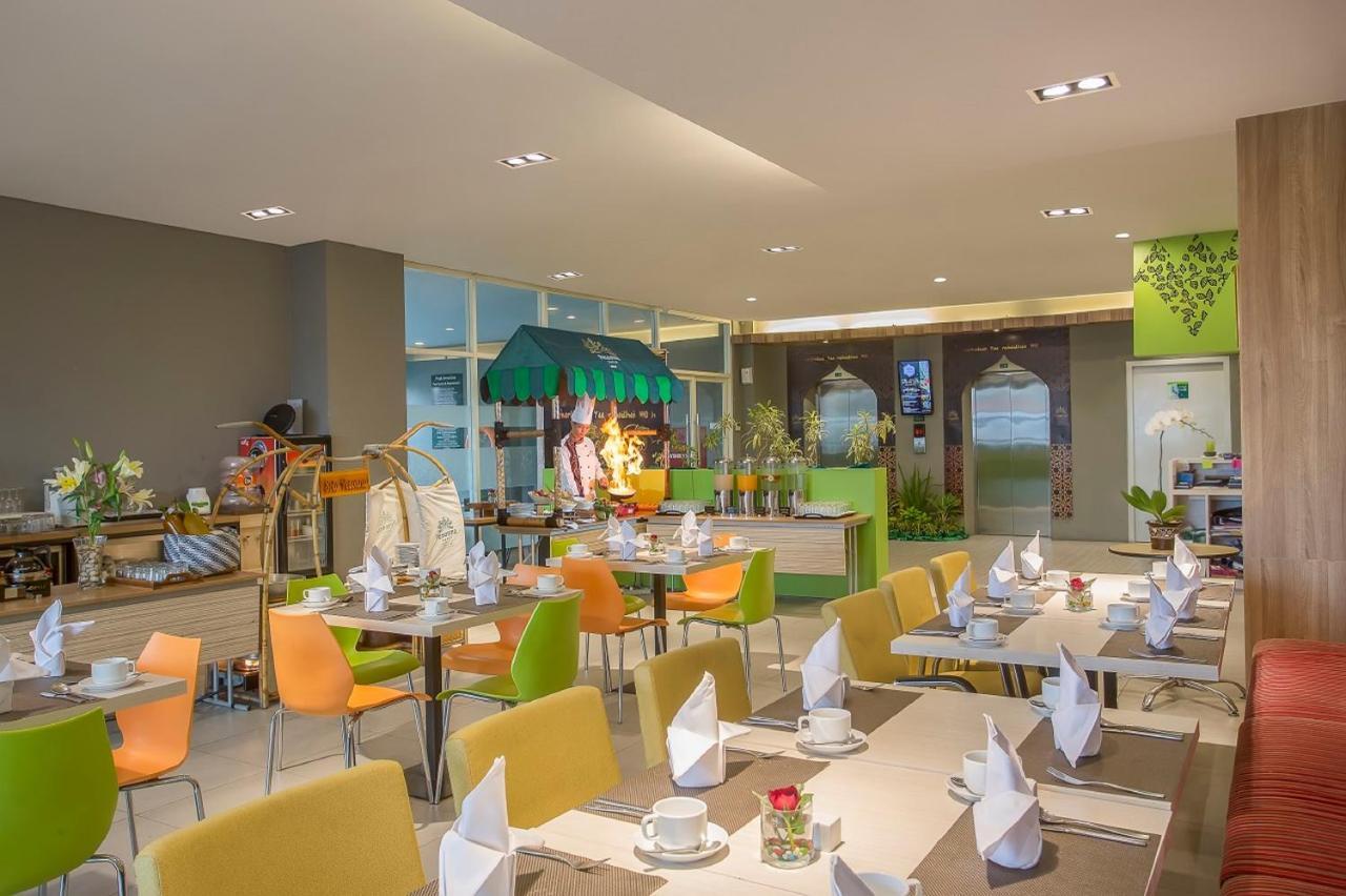 Khas Gresik Hotel Екстериор снимка