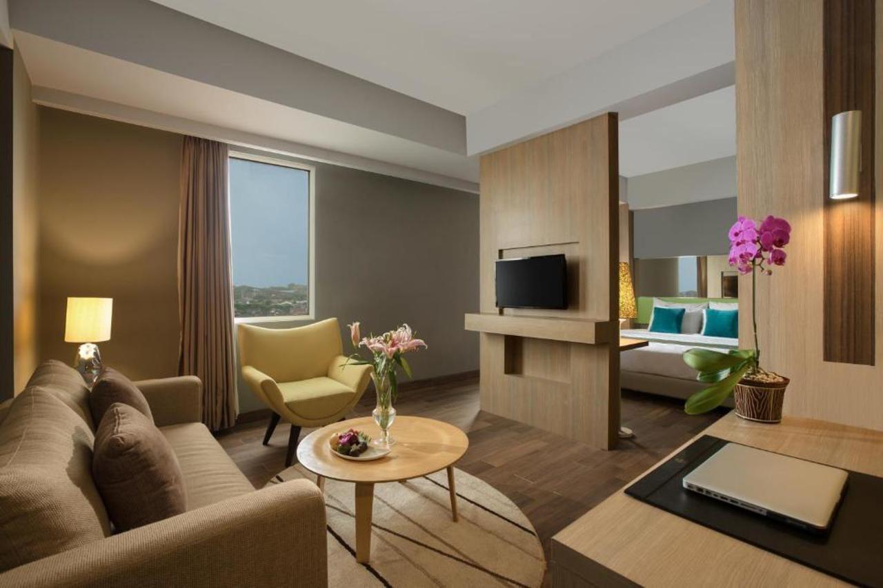 Khas Gresik Hotel Екстериор снимка