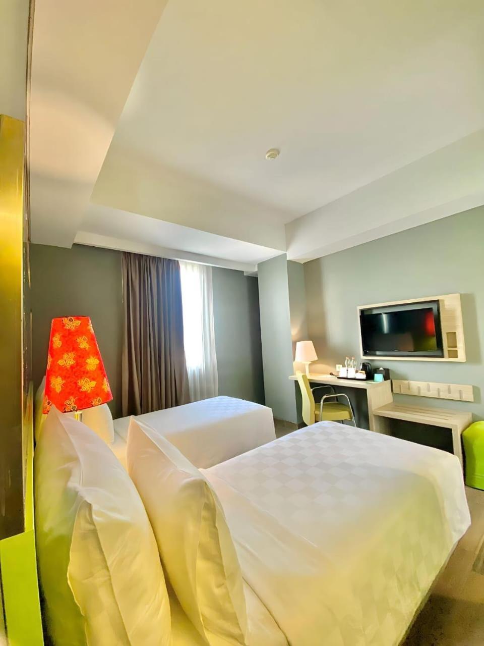 Khas Gresik Hotel Екстериор снимка
