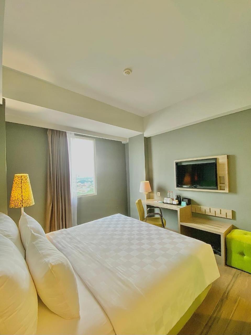 Khas Gresik Hotel Екстериор снимка