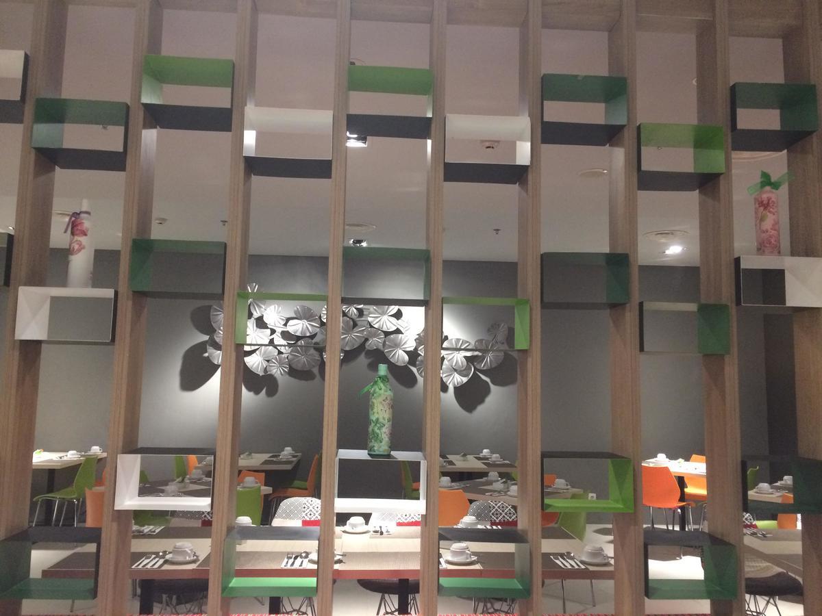 Khas Gresik Hotel Екстериор снимка