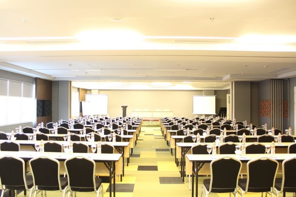Khas Gresik Hotel Екстериор снимка